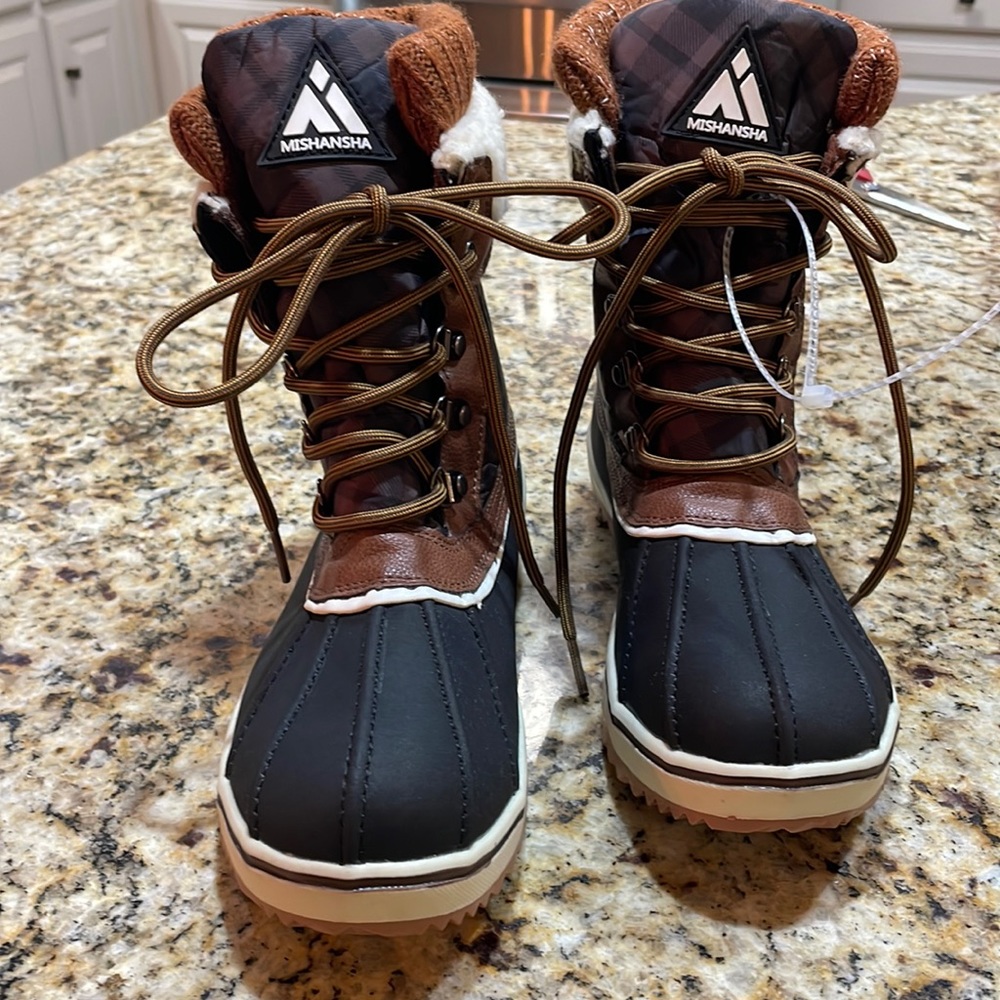 Mishansha boots brand new never worn